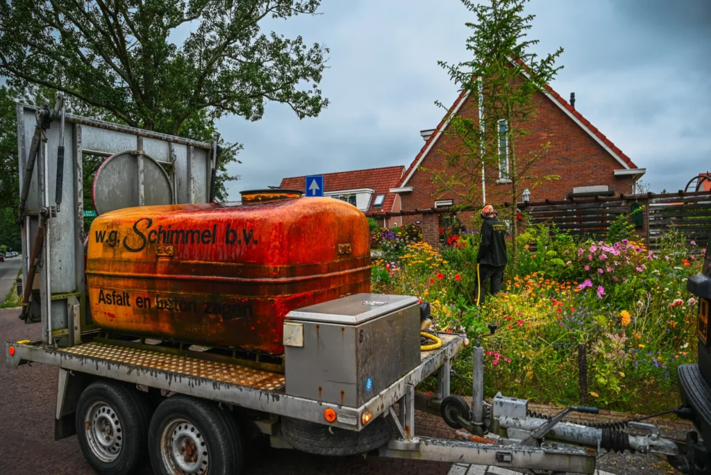 Trekkerchauffeur watertank in Nieuw-Vennep